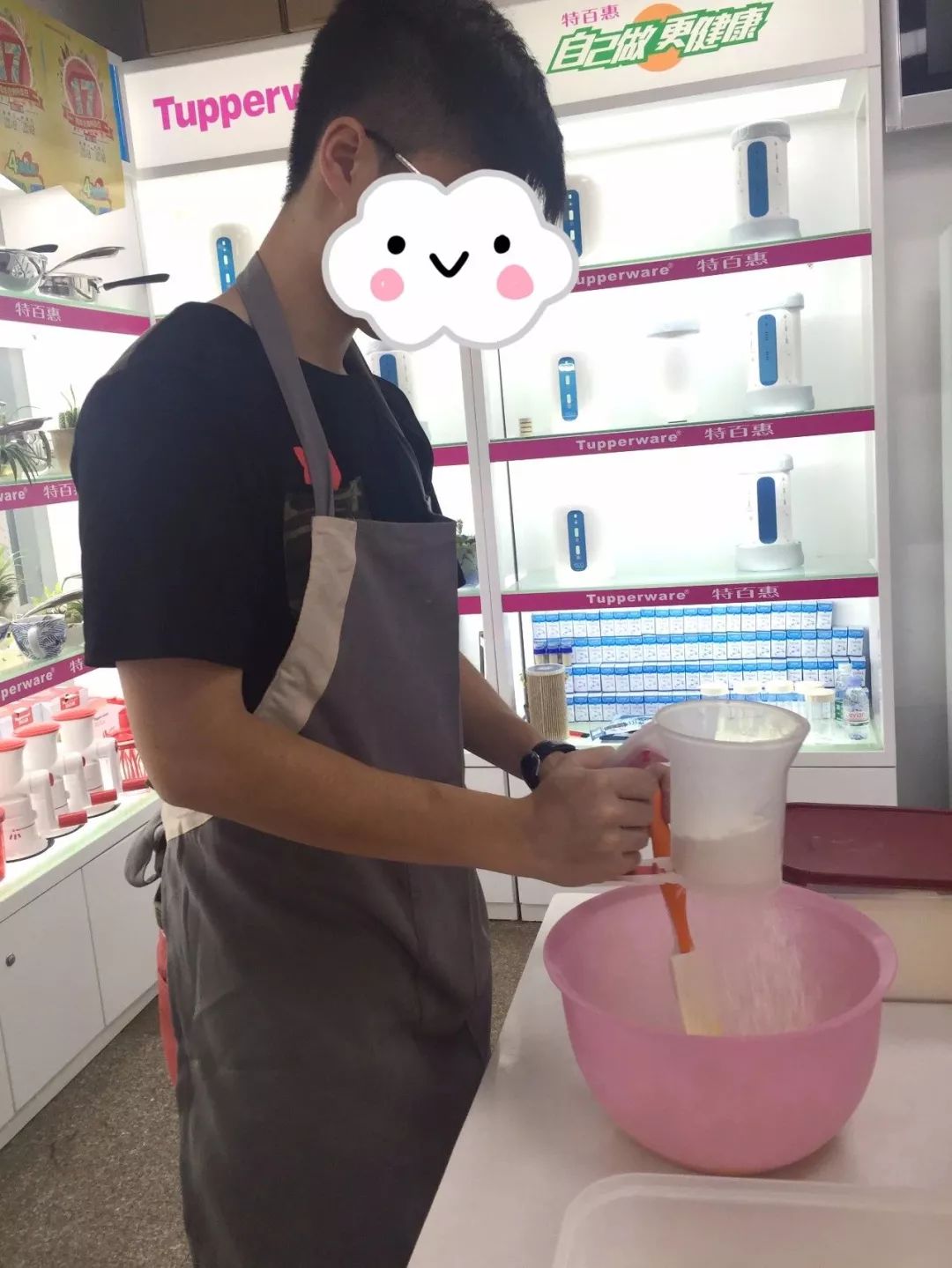 澄海老兄发现妻子没事总爱往这个小区跑，没想到是去干这个……