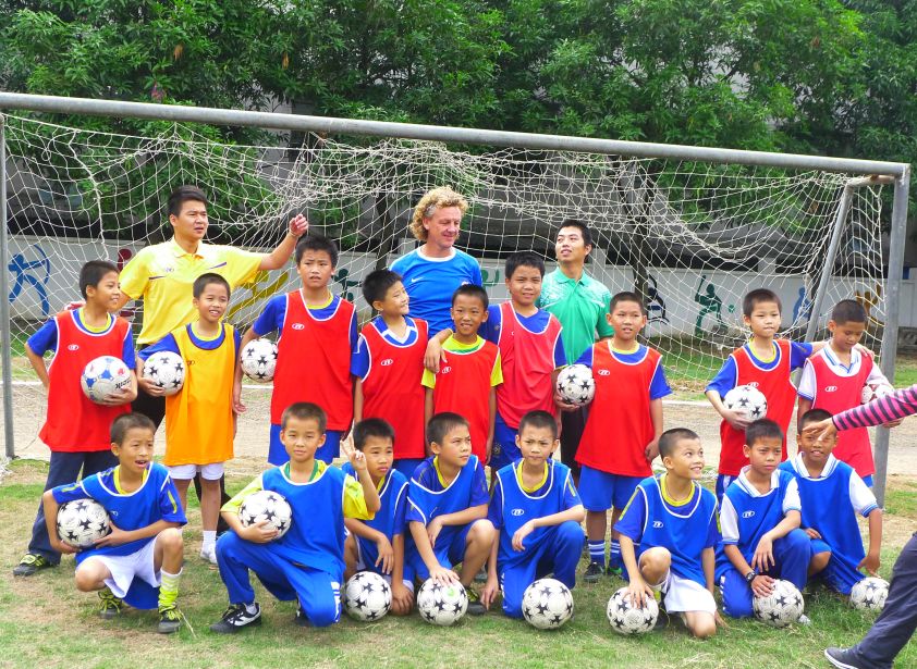 这可能是叠滘踢足球最犀利的小学！95岁“高龄”，宝刀未老！