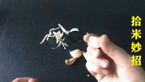 剥蒜器快速去大蒜皮,剥完整大蒜皮妙招视频