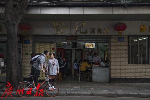 这家62岁的面店藏身长寿东路,连米其林评委都为其折服