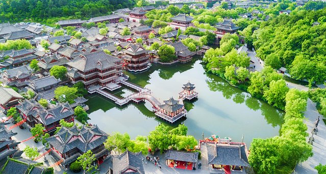 春节横店影视城门票价格表,横店影视城春节免费游玩