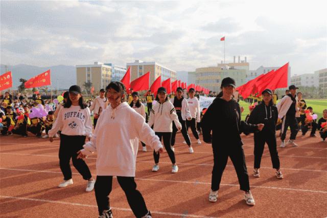 蒙自这里汇聚上千人，放飞上百只鸽子，是发生了什么大事……