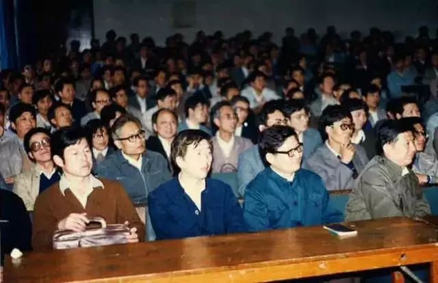 业余时间兼职竟被告受贿，“星期日工程师”了解一下丨改革开放40周年照故事