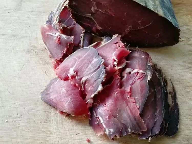 云南寻甸牛干巴做法,舌尖上的云南普洱茶