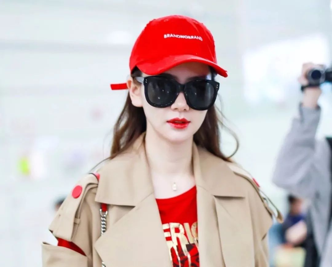 李宇春易烊千玺演绎时代感,易烊千玺穿中国红