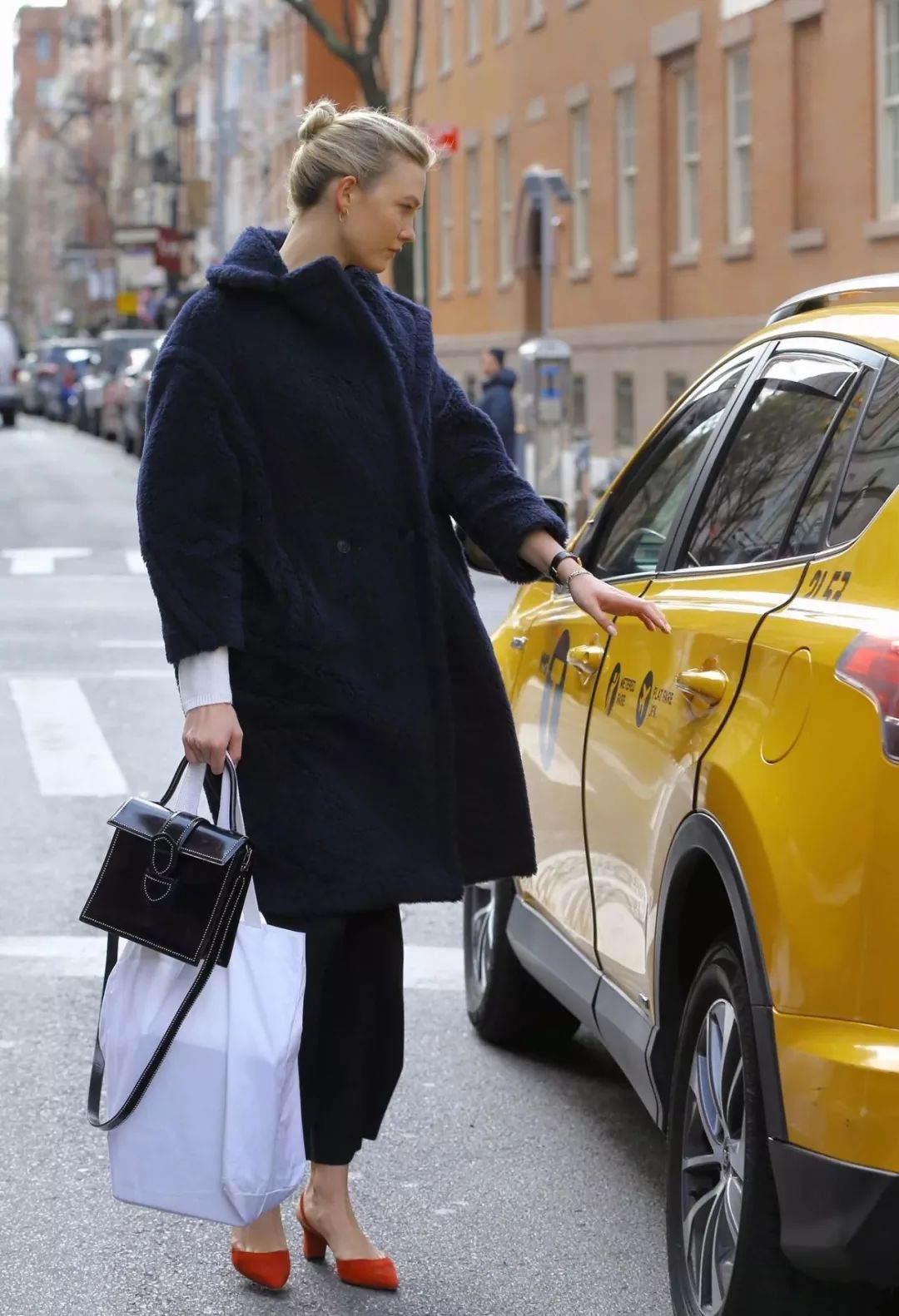 李宇春易烊千玺演绎时代感,易烊千玺穿中国红