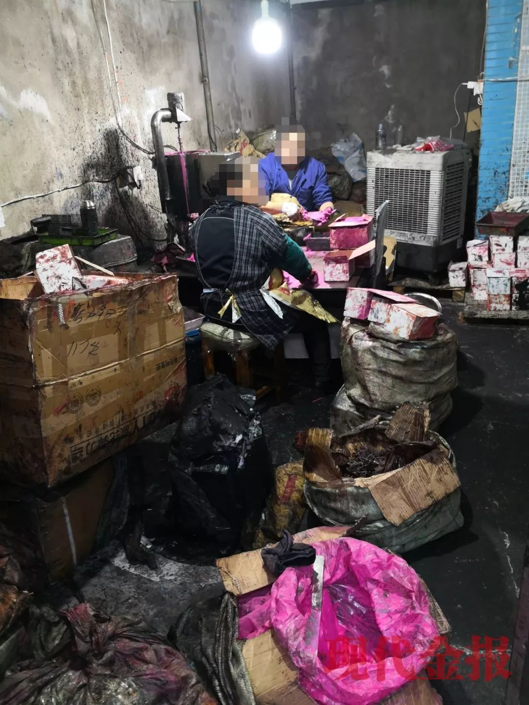 这些“正品代购”，成本不到一元！来看看它们的生产作坊……