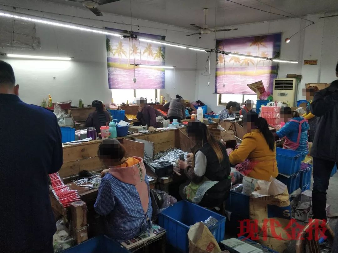 一元眼线笔生产过程图片,仿冒大牌的眼线笔