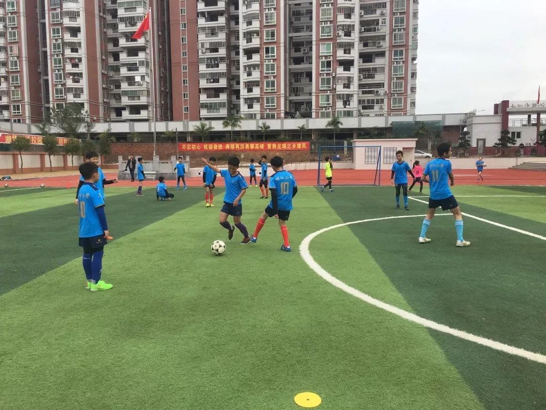 架起“一带一路”友谊之桥，葡萄牙足球运动员与梅县青少年“切磋”球技
