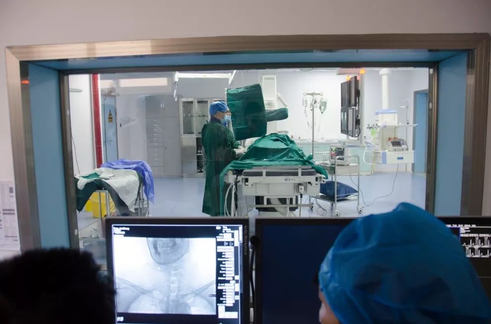 假日不休息服务不打烊,假期不打烊致敬坚守岗位的他们