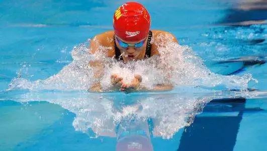 蛙泳翻脚的动作要领视频,蛙泳收腹提臀动作要领