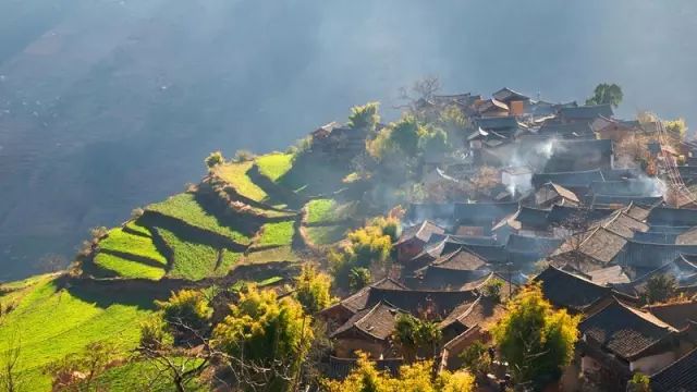 巨石上的奇特村庄,丽江绝美的村落