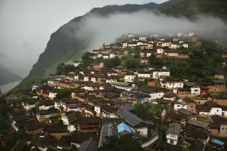 巨石上的奇特村庄,丽江绝美的村落