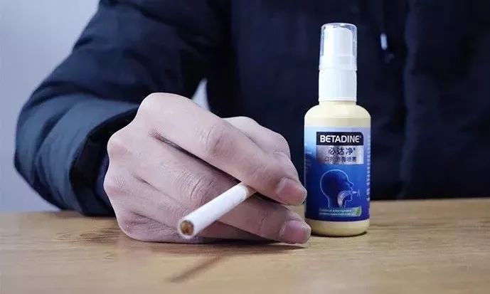 20年烟民咽喉发黑，瑞士专业医师推荐！一喷杀菌99.9%，止咳清痰排烟毒