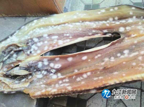 咸鱼腊肉发霉怎么处理,腊肉梅雨季节发霉还能吃吗
