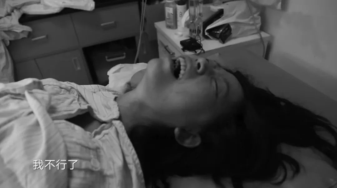 “剖腹产还疼哭？你可真丢人！”37岁二胎妈妈剖腹产后，丈夫这句话火了…