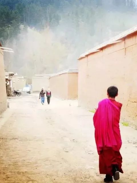 夏河:跨国搭车团在囧途