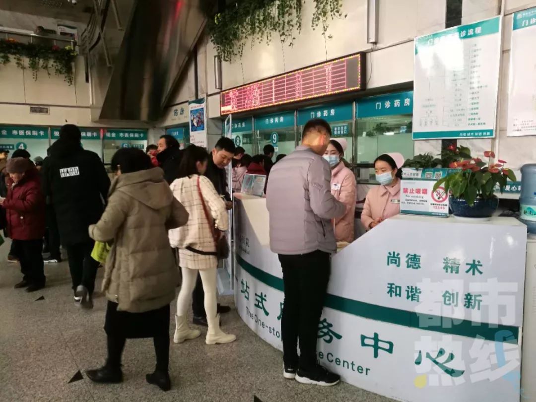 医院排队儿科爆满,儿科爆满候诊