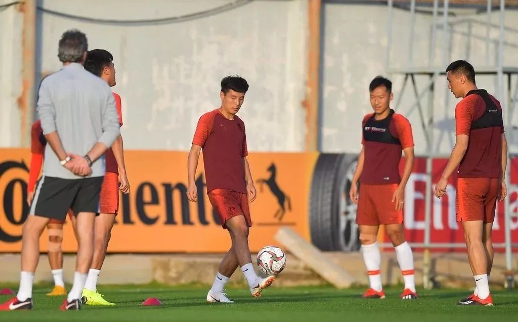 亚洲杯中韩对决将上演国足全员上阵备战