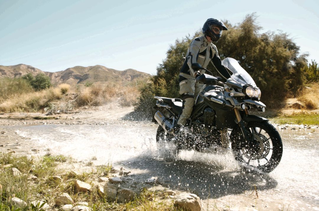 摩托车最重要的安全配置是什么,骑手安全装备