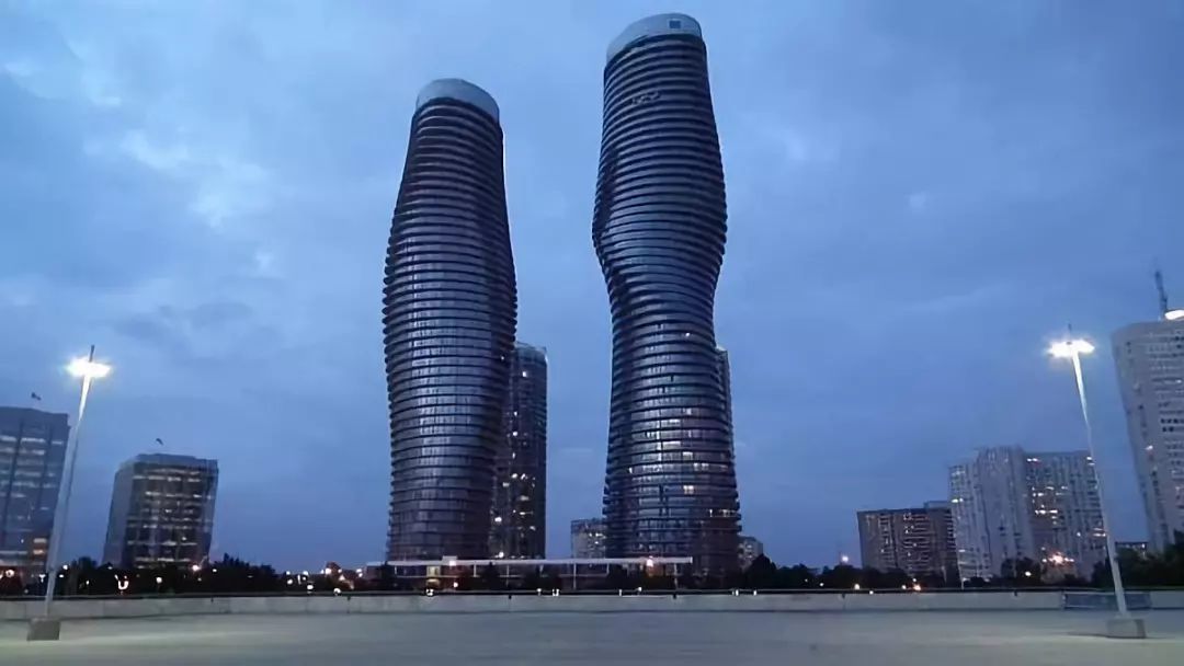 那些震撼人心的建筑物,双子塔的震撼