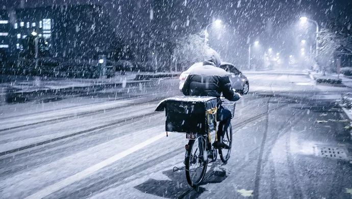 公务员周末可以去送外卖吗,公务员生活压力大能送外卖吗