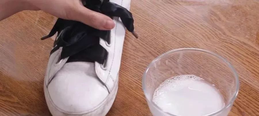 新鞋磨脚挤脚怎么解决,新鞋挤脚怎么办小白鞋