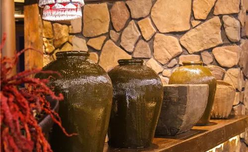 上桌、放火、砸罐罐……在长沙，吃饭皇帝大凭什么超“火”？文末狂砸现金券！