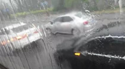 姑娘花400元参加同学聚会,姑娘花400元租奔驰参加同学聚会