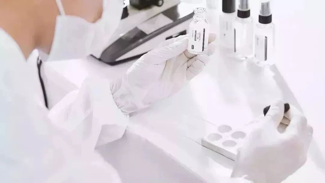 还嫌自己脸黄？推荐好用到逆天的国货精华，不到百元就能提亮肤色！