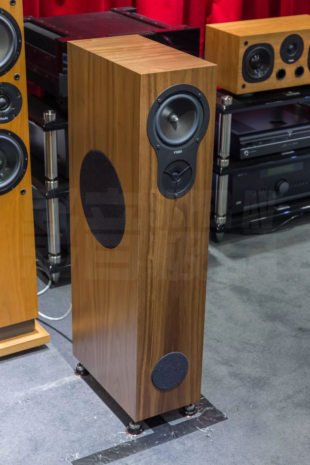 演绎美声之选RegaRX5座地式扬声器