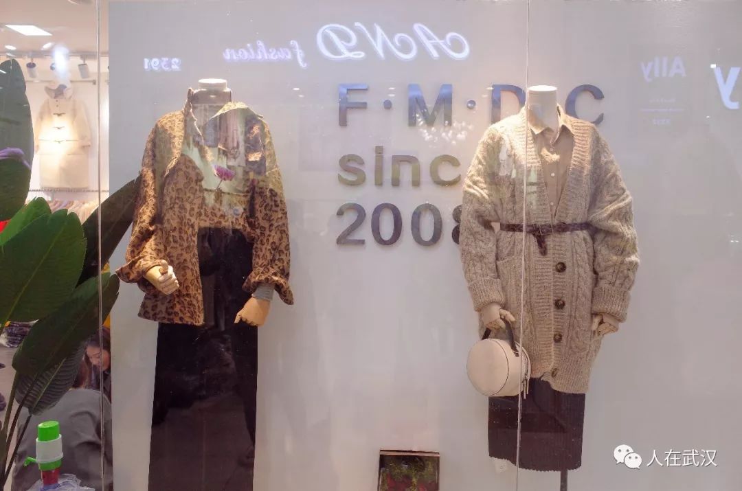 汉正街什么时候卖冬季清仓衣服,汉正街品牌大楼清仓甩卖现场