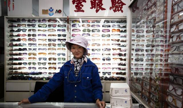 港星名人买买买：柬埔寨千金小姐，北角的眼镜皇后｜香港市井⑯