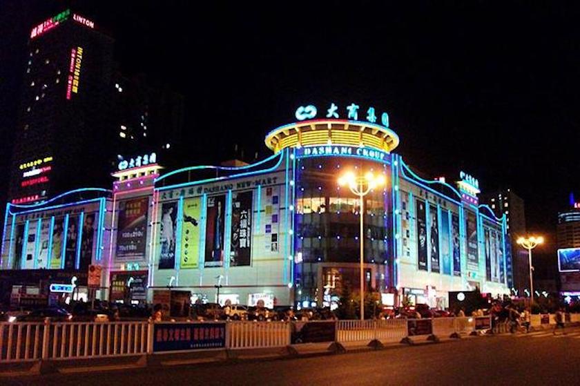 【春节特供·小镇青年】你好，时髦新青年；再见，小镇商业街