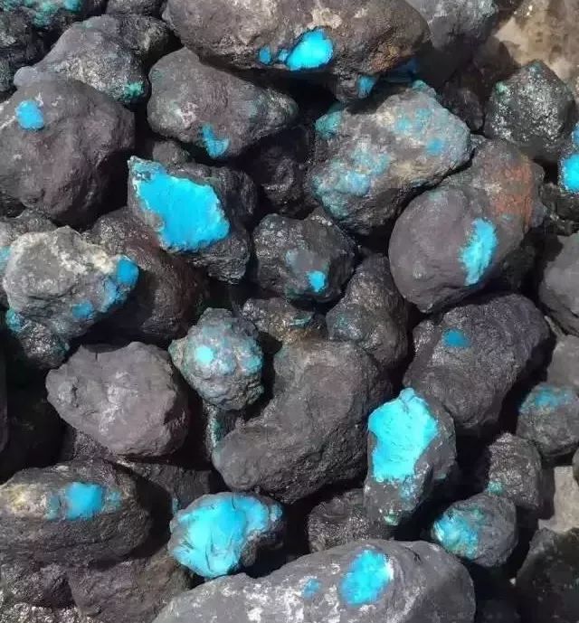 绿松石配饰可以戴一辈子吗,绿松石配饰一半绿一半蓝