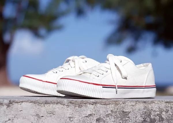 阴雨连绵的原因是什么,红斑狼疮患者出现了蛇缠腰