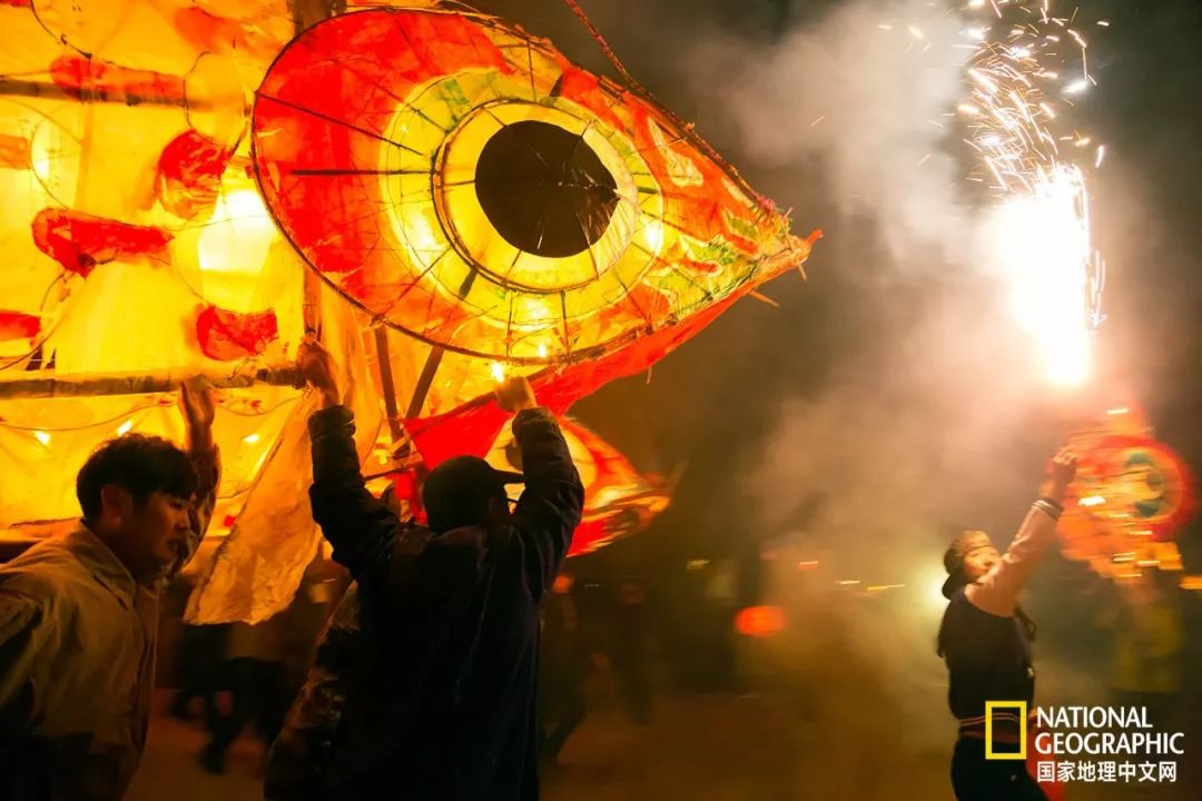 这盏燃了200年的徽州鱼灯，带你游回小时候