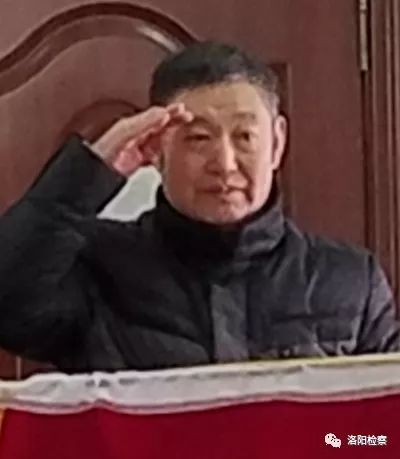 「今天我当班」春节上班第一天，这位老人送来了一面锦旗……