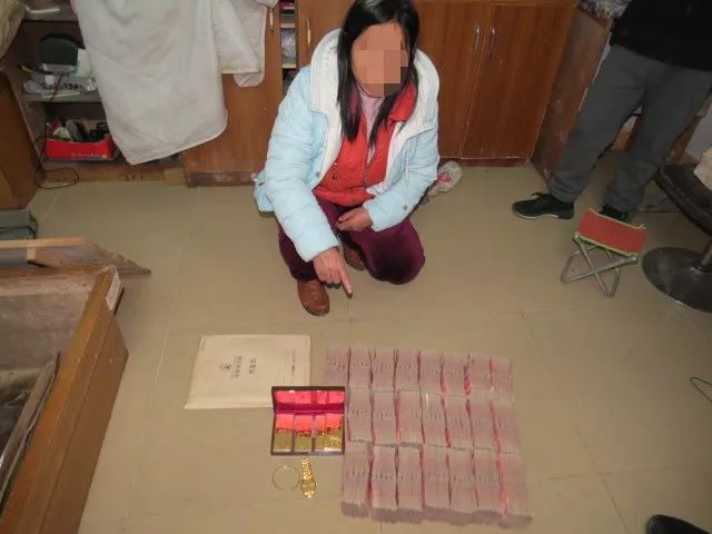 瀹堕噷搴婂簳涓嬫湁閲戝瓙,鍦ㄥ閲屽簥搴曚笅钘忎竴鐧句竾鐜伴噾