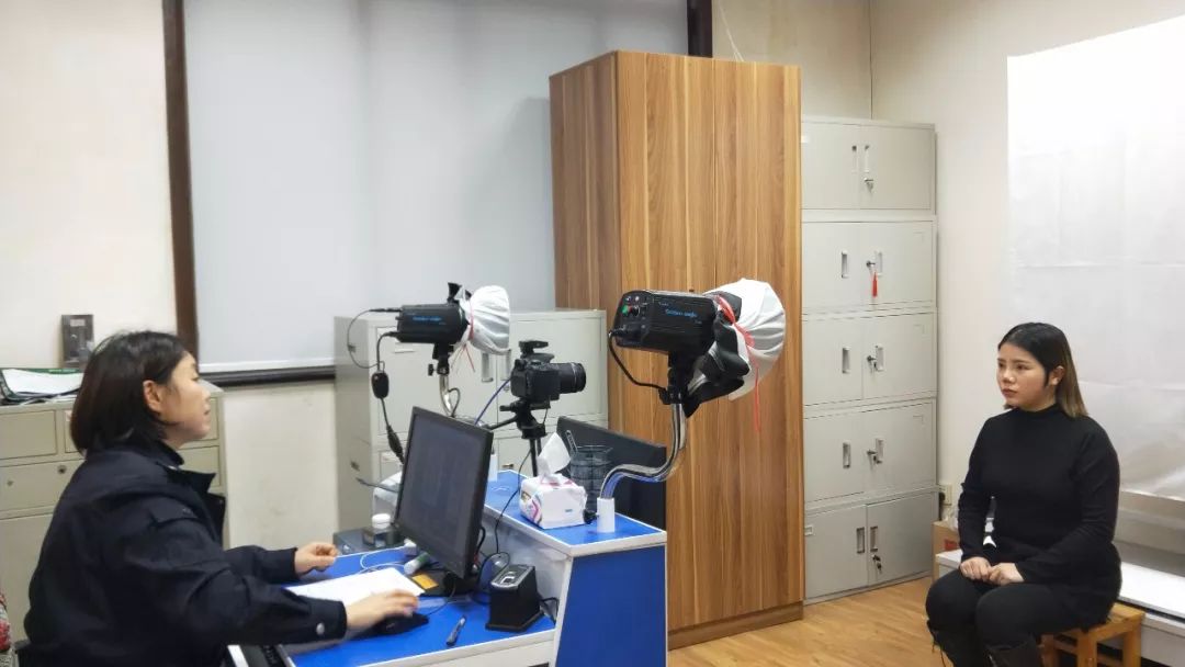 本人不带户口本可以补办身份证吗,身份证户口本丢失怎么补办身份证