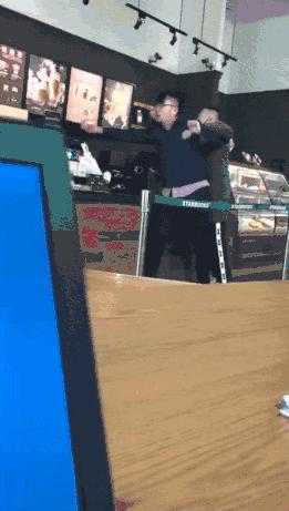 星巴克假杯子猫爪杯,星巴克猫爪杯遭黄牛炒作