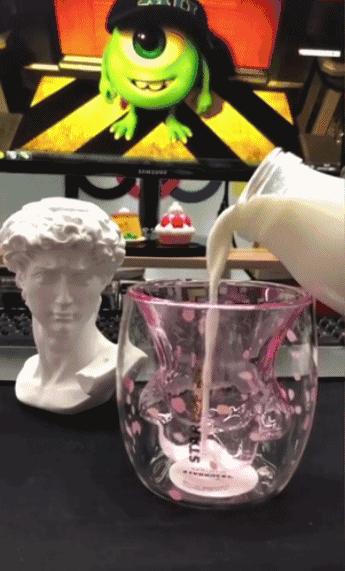 星巴克猫爪杯打架完整版,星巴克应对猫爪杯事件