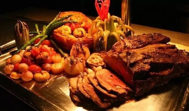 79一位的海鲜自助餐怎样吃回本,自助餐是通过什么赚钱