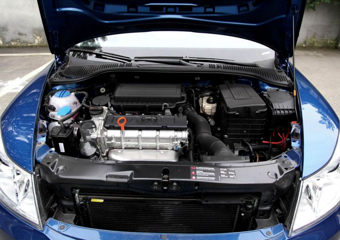 国产车发动机舱空空的,为什么有些车发动机舱空空的