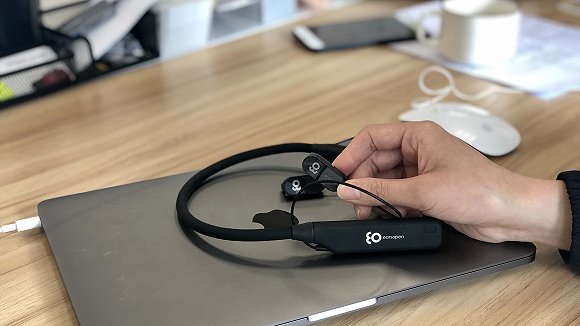 感受身临其境的听歌体验,感受耳机环绕