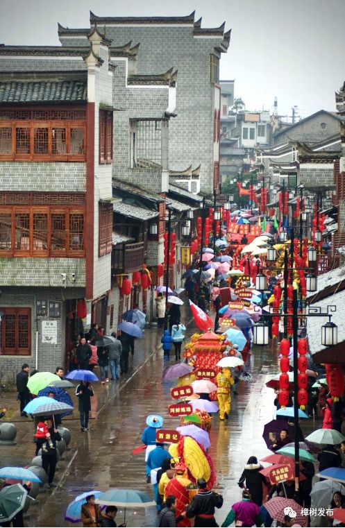 一位临江游子的故乡情：烟雨临江