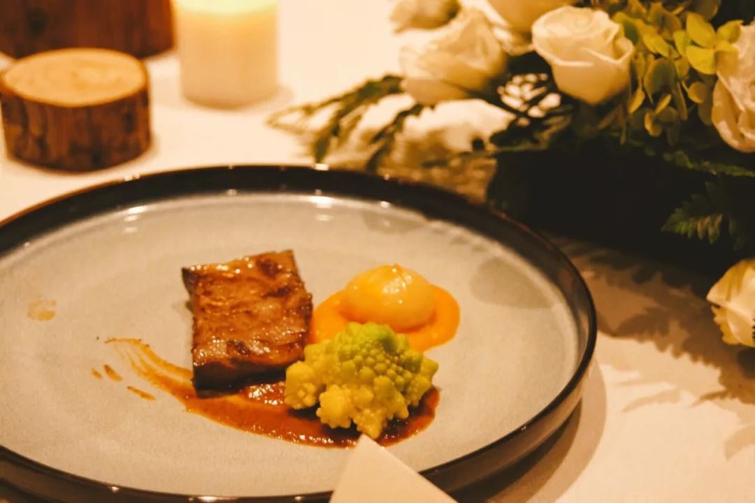 一向以“好吃”出名的凯悦,这次带我把人间三月的春天都吃进了嘴里