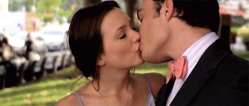 亲吻了却没确定关系,谈恋爱时和对方接吻