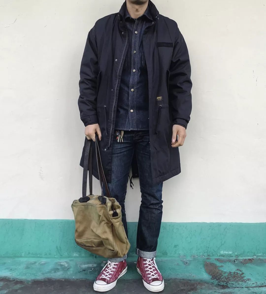 不要跟穿白衣服的人独处,不要跟穿白裤子的人在一起