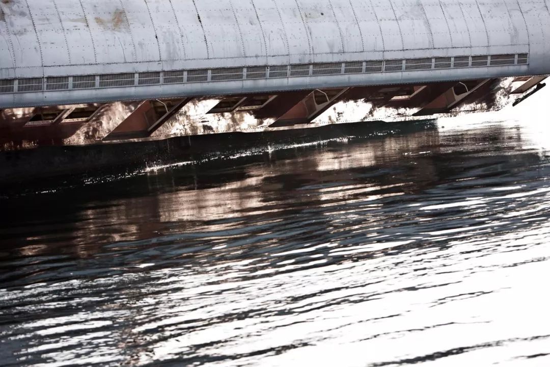 美国人到海洋倒垃圾,美国人往大海扔垃圾